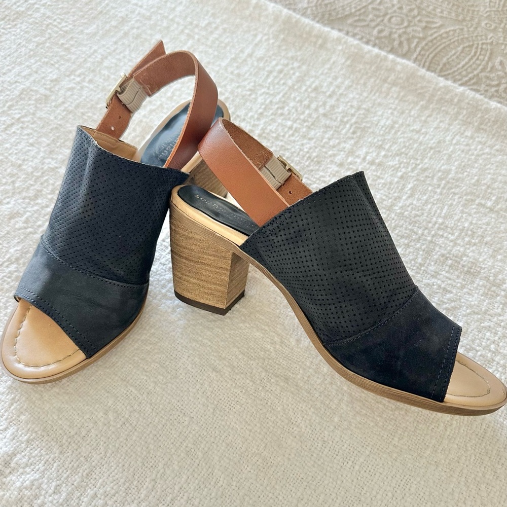 Open-Toe Block Heel Sandals in Black and Tan